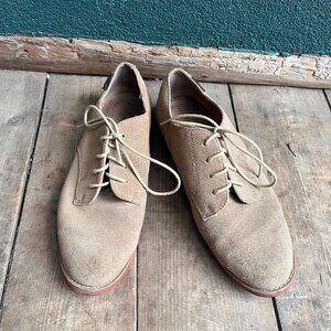 GH Bass Saddle Oxford Size Womens 10 Tan Suede Gum Sole Shoe